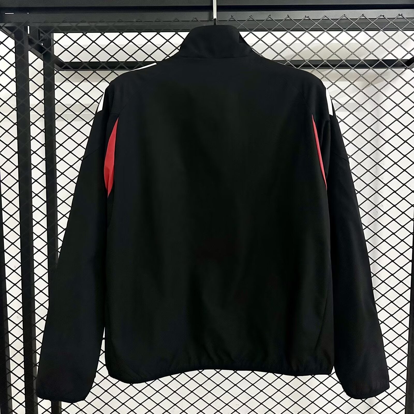 Casaco preto e vermelho 25/26 fecho completo