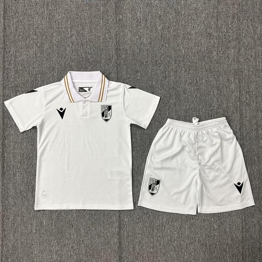 Conjunto infantil Vitória de Guimarães branca 24/25