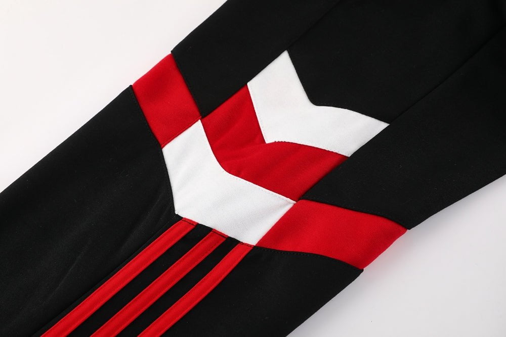 Manchester United 24/25 - Conjunto de entrenamiento con capucha
