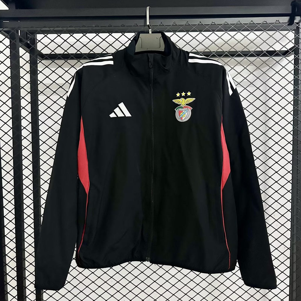 Casaco preto e vermelho 25/26 fecho completo