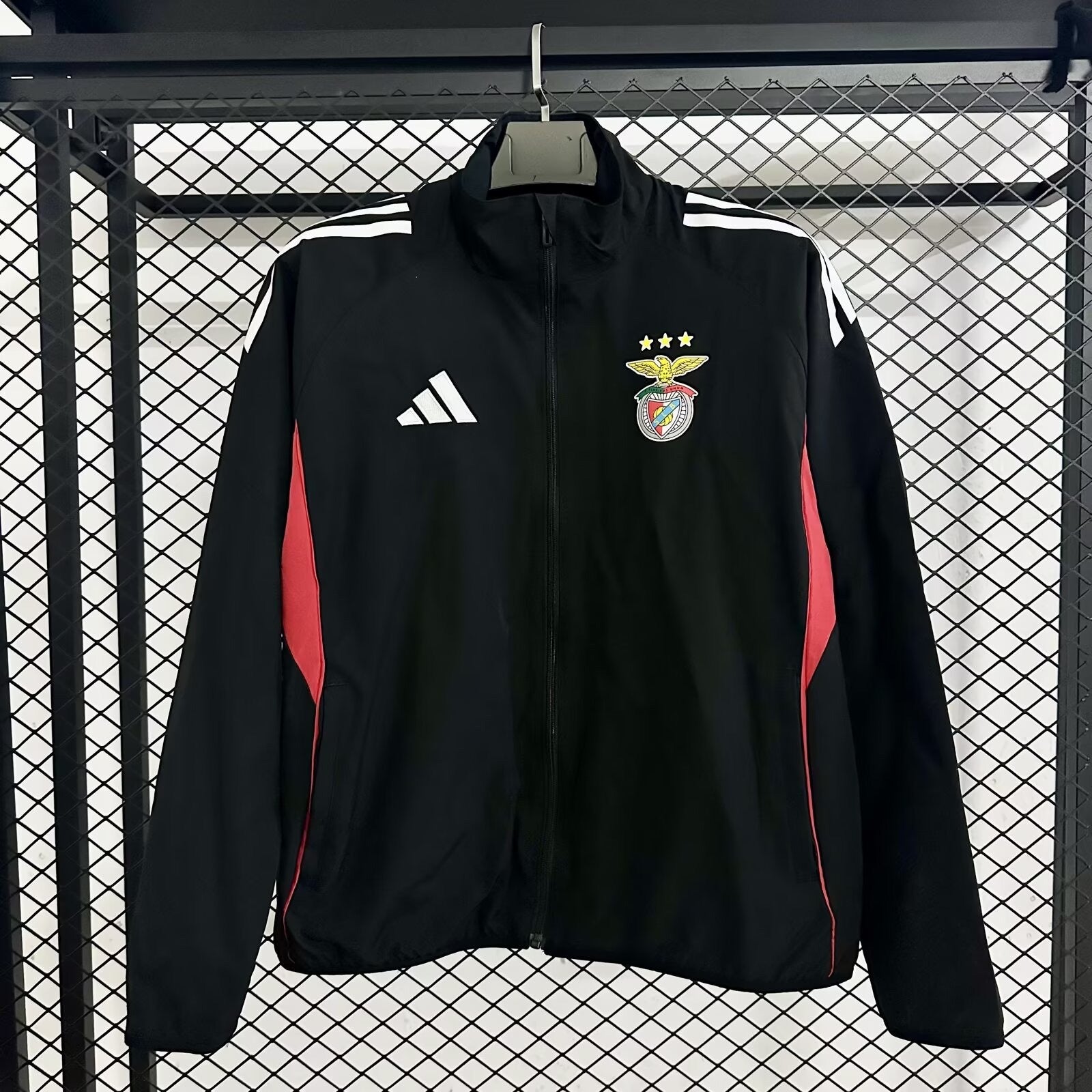 Casaco preto e vermelho 25/26 fecho completo