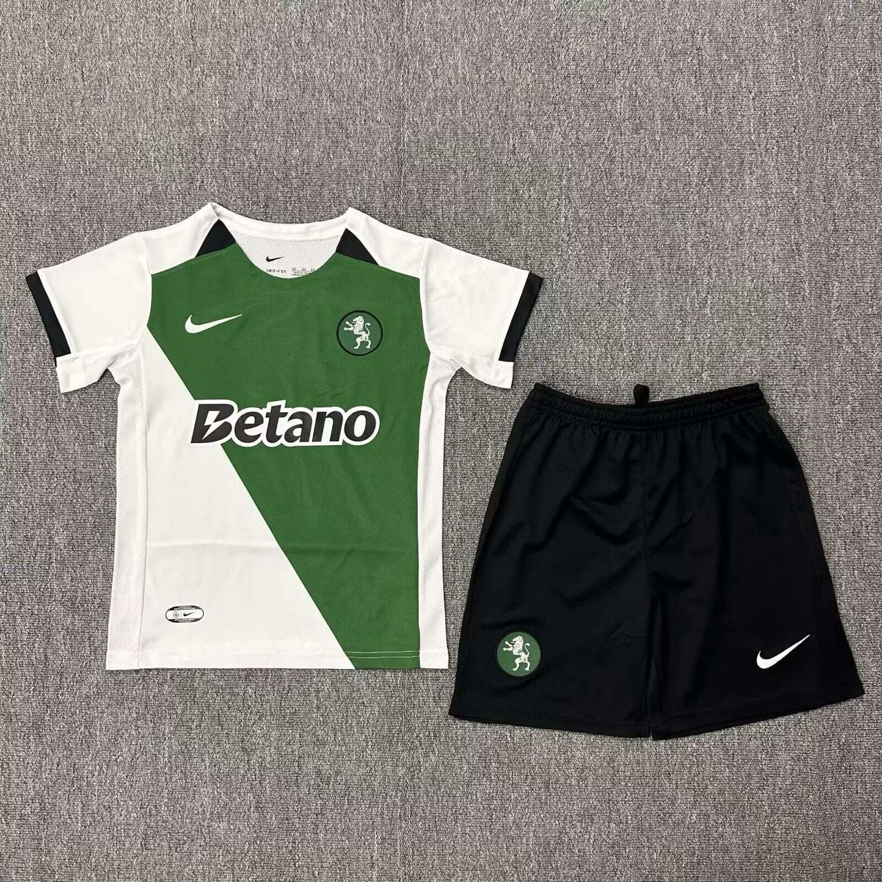 Conjunto infantil STROMP verde/branca 24/25