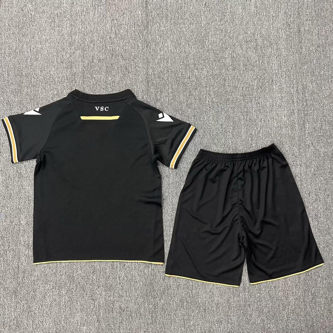 Conjunto infantil Vitória de Guimarães preta 24/25