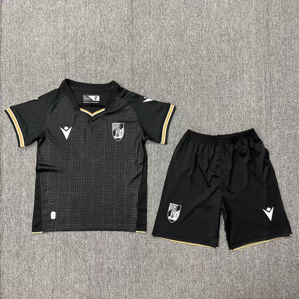 Conjunto infantil Vitória de Guimarães preta 24/25