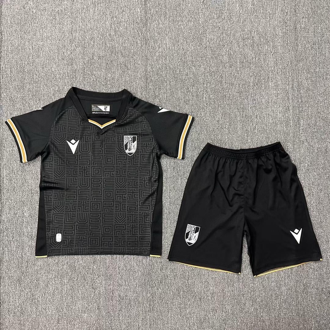 Conjunto infantil Vitória de Guimarães preta 24/25