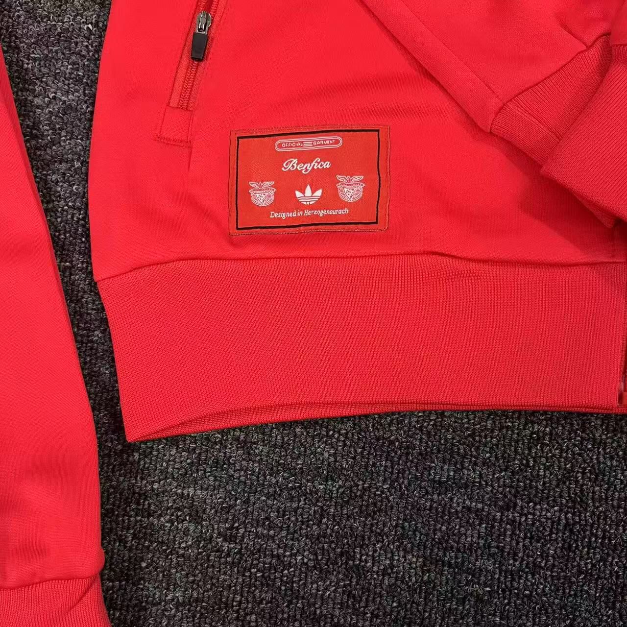 Conjunto blusa e calças S L B x Originals 25/26 fecho completo