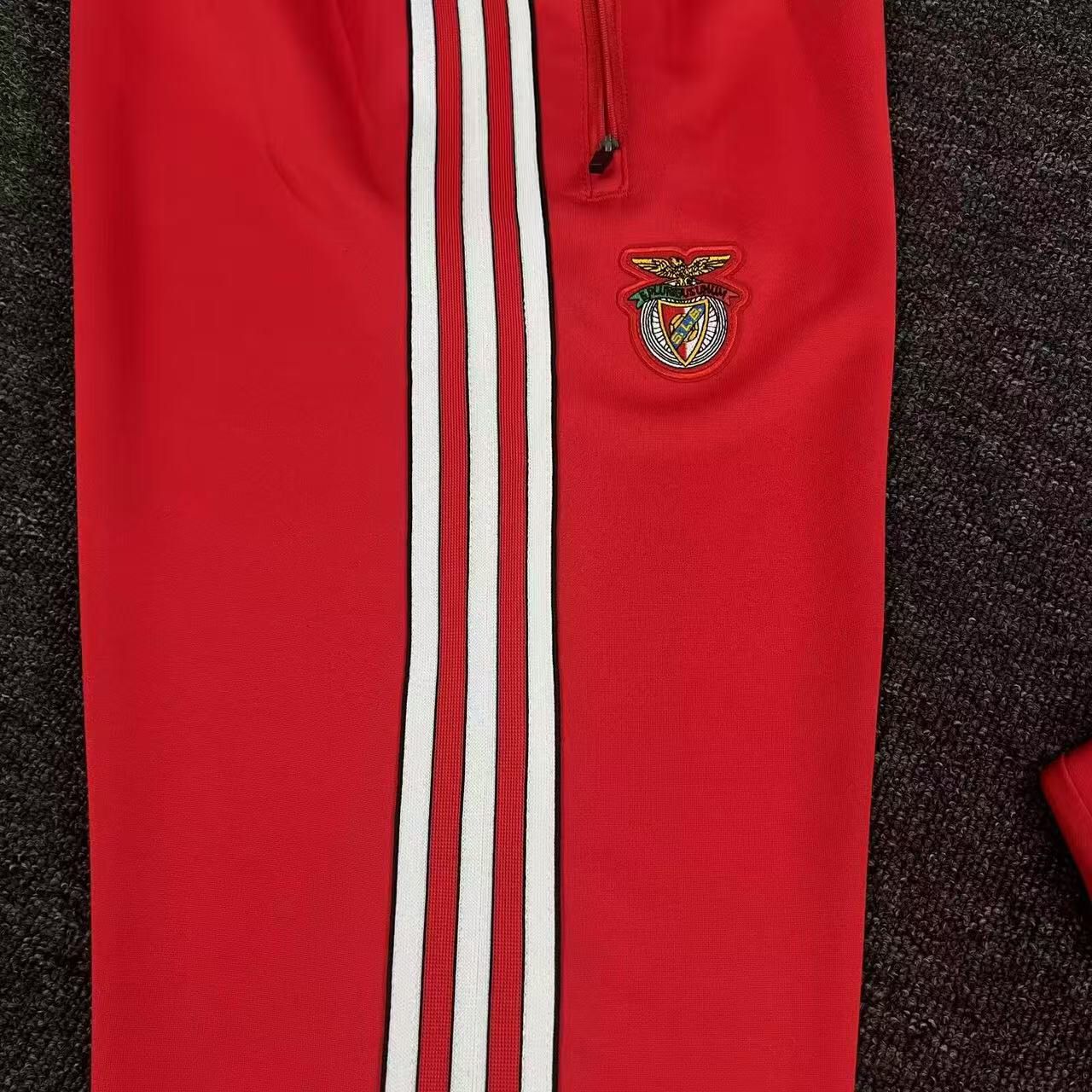 Conjunto blusa e calças S L B x Originals 25/26 fecho completo
