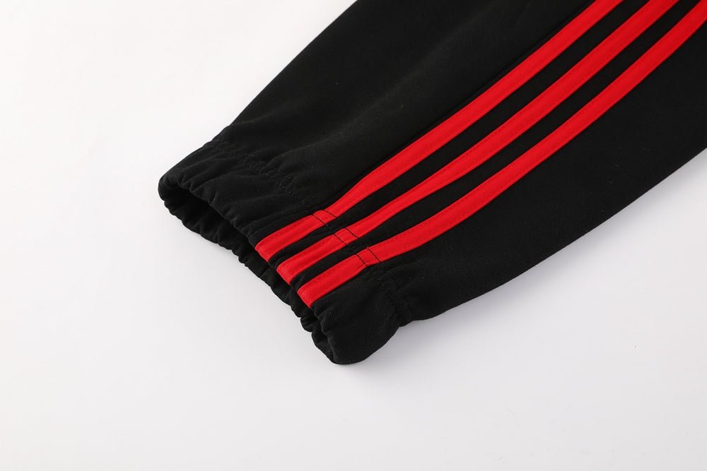 Manchester United 24/25 - Conjunto de entrenamiento con capucha